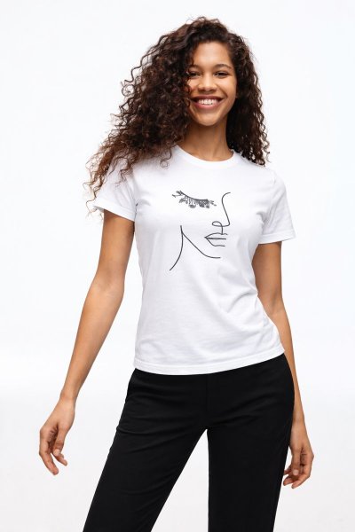 Çiçekli Kirpik Detay T-SHİRT