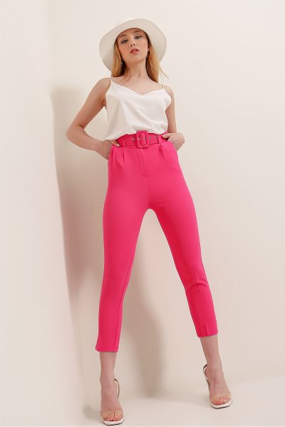 Havuç Kemerli Kumaş Pantolon