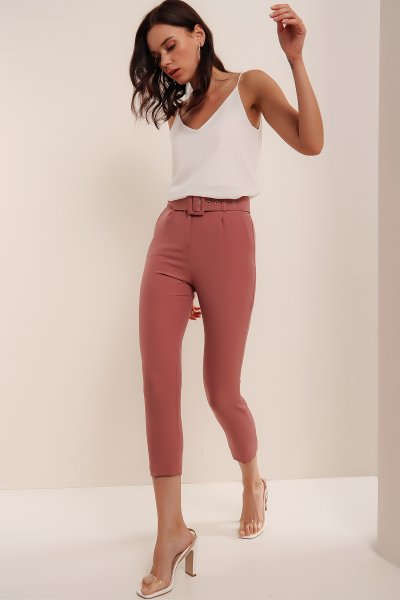 Havuç Kemerli Kumaş Pantolon