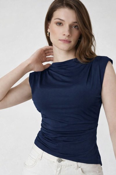 Asimetrik Bel Detaylı Kolsuz Sandy Bluz