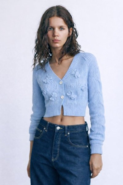 V Yaka Önden Düğmeli Fiyonk Süslemeli HIRKA